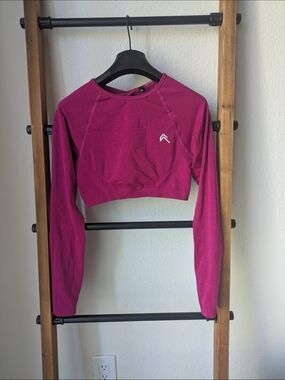 One Active Women Cropped Long-Sleeve Workout Top in Fuchsia - Size S